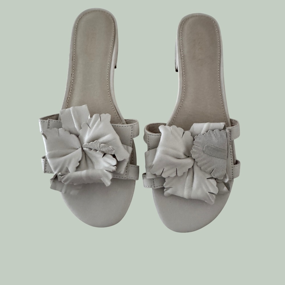 Cecelia New York White Leather Floral Applique Slide Sandals Size 7 Flat Shoes